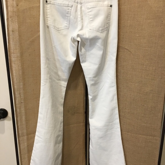 “VINCE” LOW-RISE STRETCH FLARED JEANS IN OPTIC WHITE – SZ 26 - Picture 10 of 14